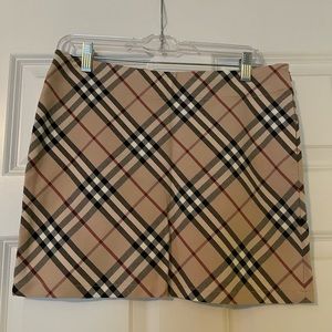 Burberry Miniskirt, size 6, like brand new